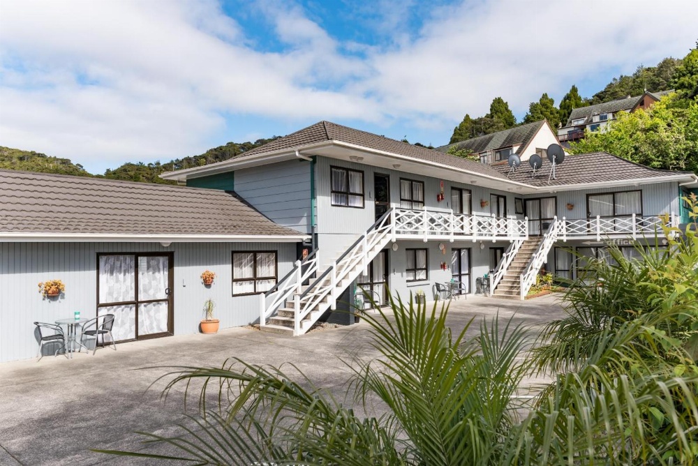 Dolphin Motel Main image